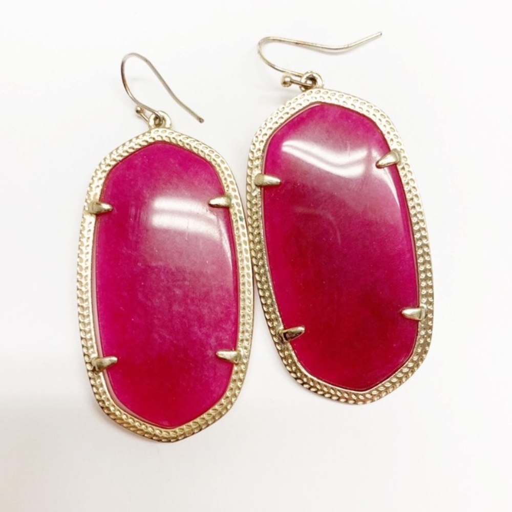 ❌ SOLD ❌ Kendra Scott dark pink drop earrings